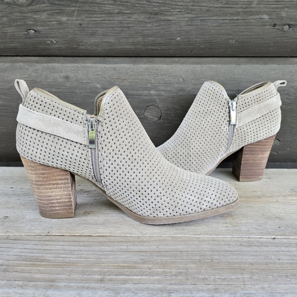 Franco Sarto Dale 2 Modern Boho Minimalist Suede Block Heel Comfort Shootie 9M